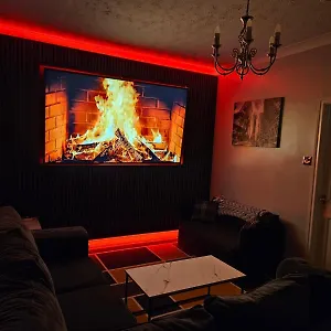 Holiday home Lister Park Bradford 2bed Detached House Parking Cinema Screen Games, Bradford (West Yorkshire)